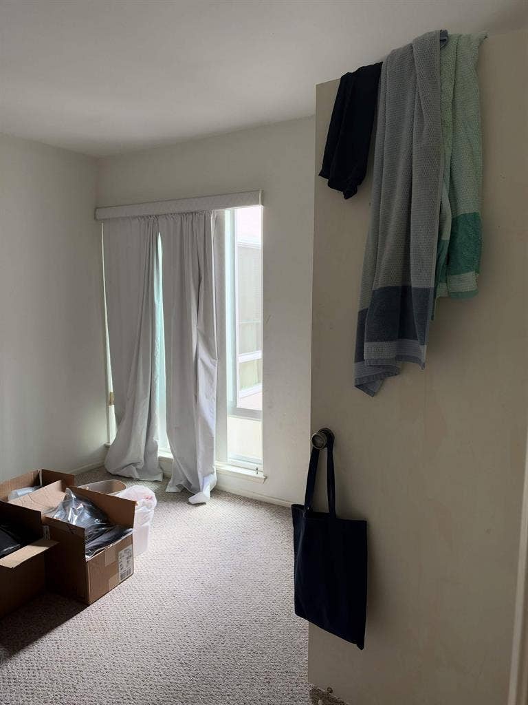 🏠 Room for Rent — Available Nov. 1