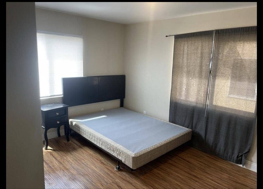 1300 Primary Room/ private bathroom