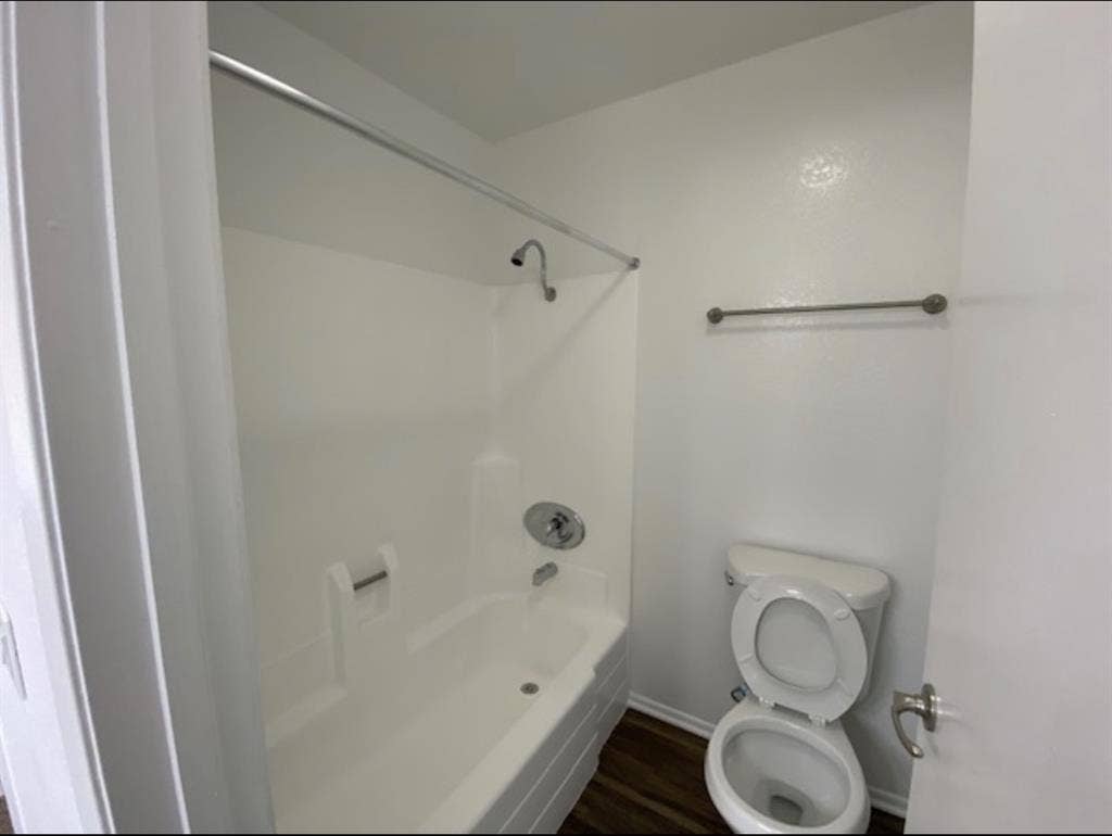 1 bed 1 bath **LEASE TAKEOVER**