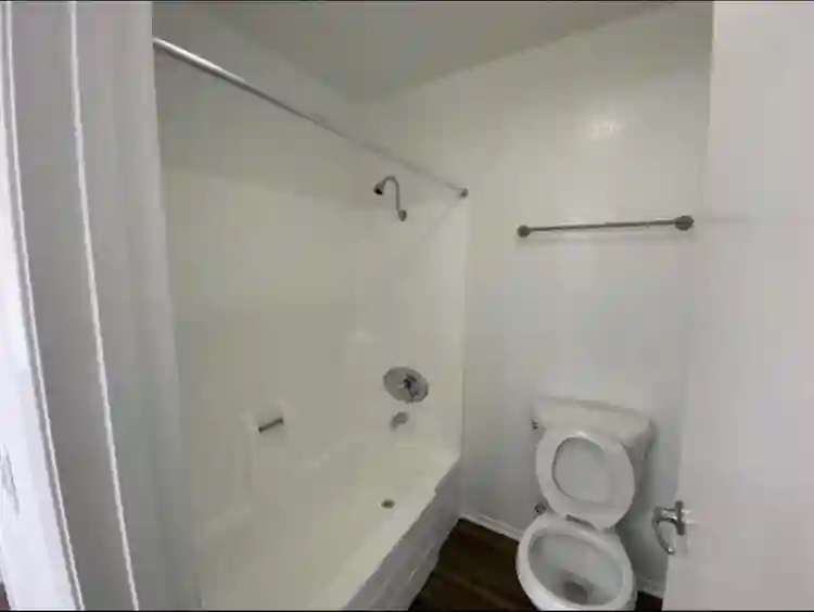 1 bed 1 bath **LEASE TAKEOVER**