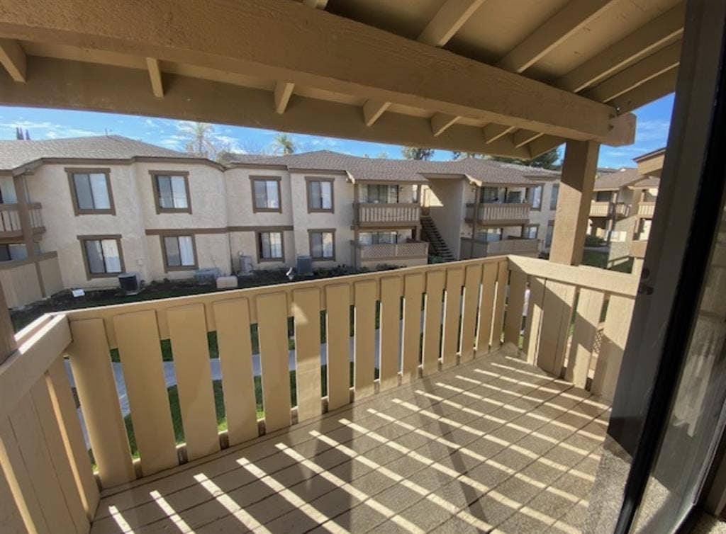 1 bed 1 bath **LEASE TAKEOVER**