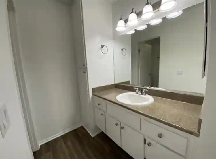 1 bed 1 bath **LEASE TAKEOVER**