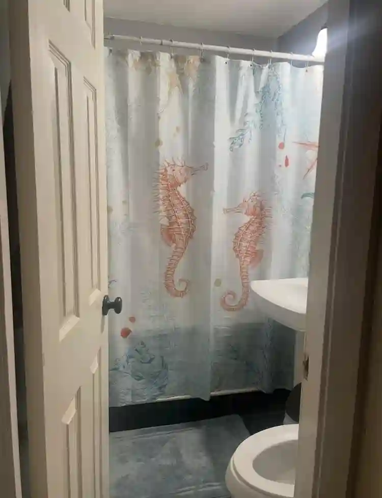 Private un furnished room