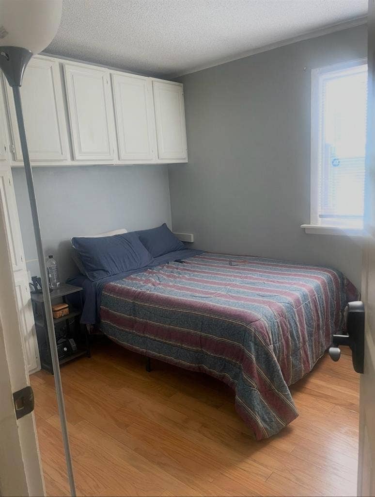 Private un furnished room