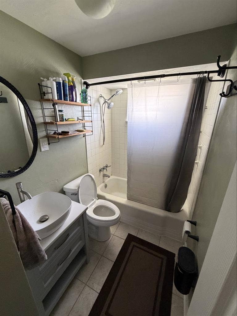 Roommate in Private house