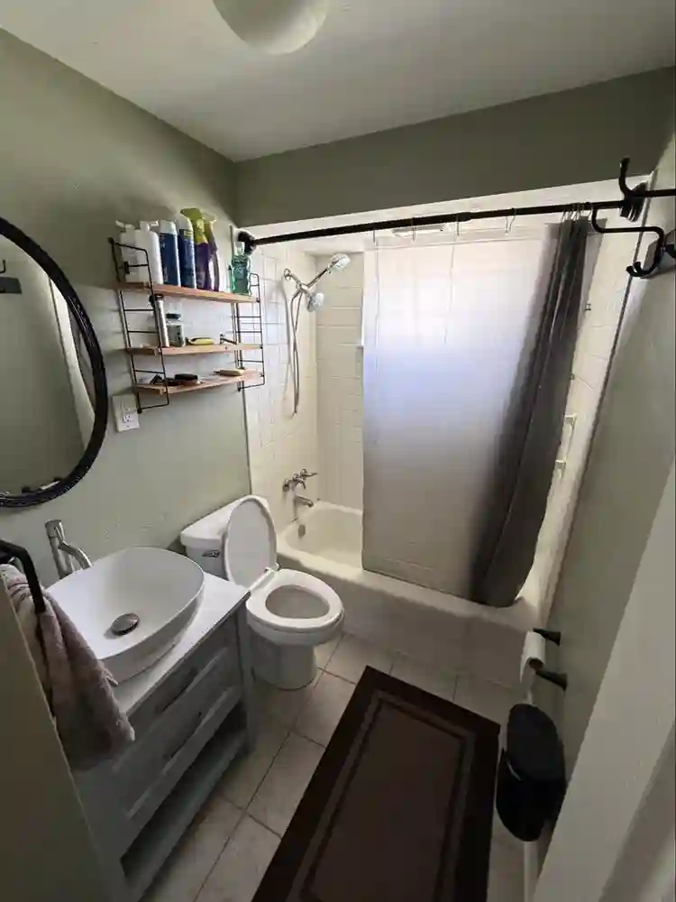 Roommate in Private house