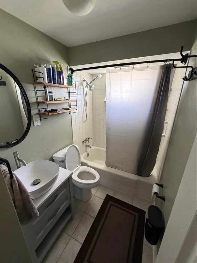 Roommate in Private house