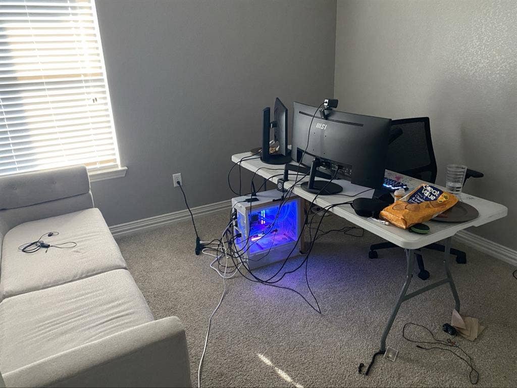 Need Roommate for 2nd Floor Apt
