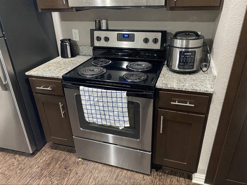 Need Roommate for 2nd Floor Apt