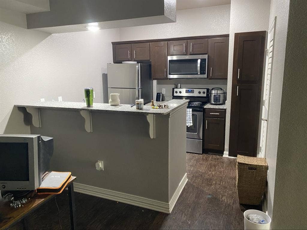 Need Roommate for 2nd Floor Apt