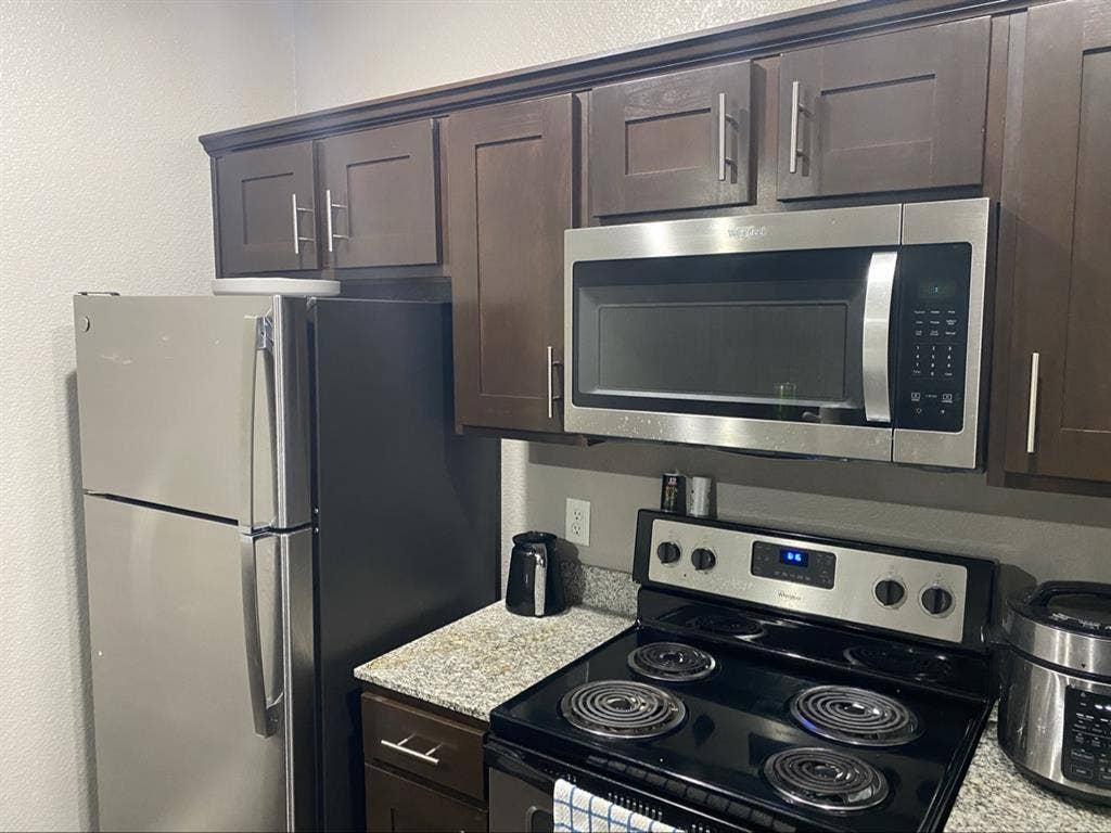 Need Roommate for 2nd Floor Apt