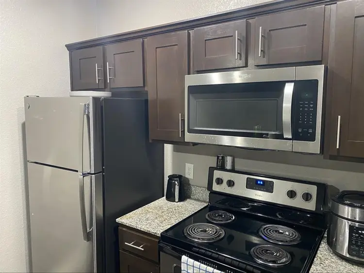 Need Roommate for 2nd Floor Apt