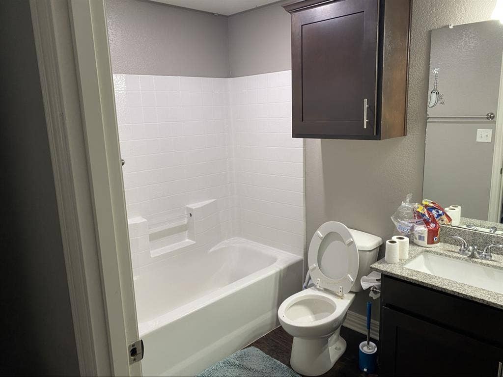 Need Roommate for 2nd Floor Apt