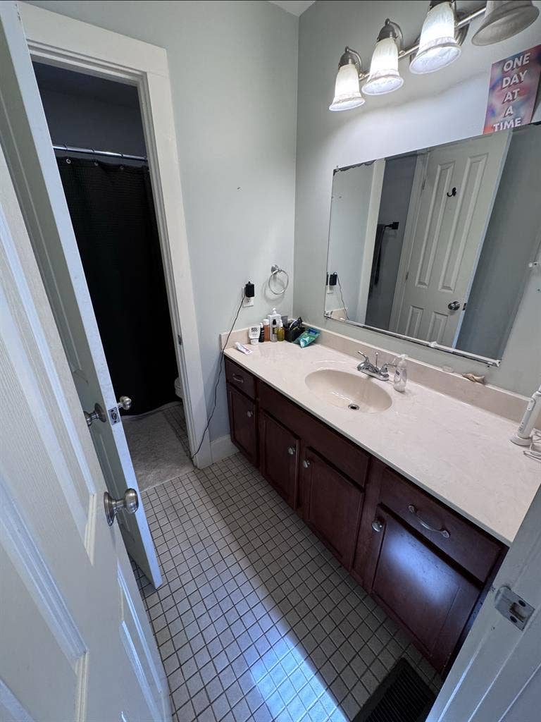 Room near downtown AVL $722
