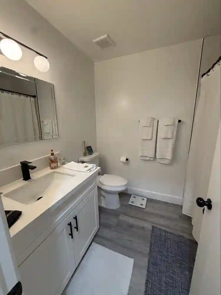 Irvine Beautiful Home 2 BR / 2 BA