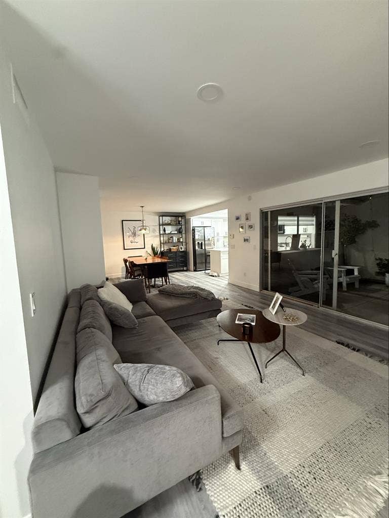Irvine Beautiful Home 2 BR / 2 BA