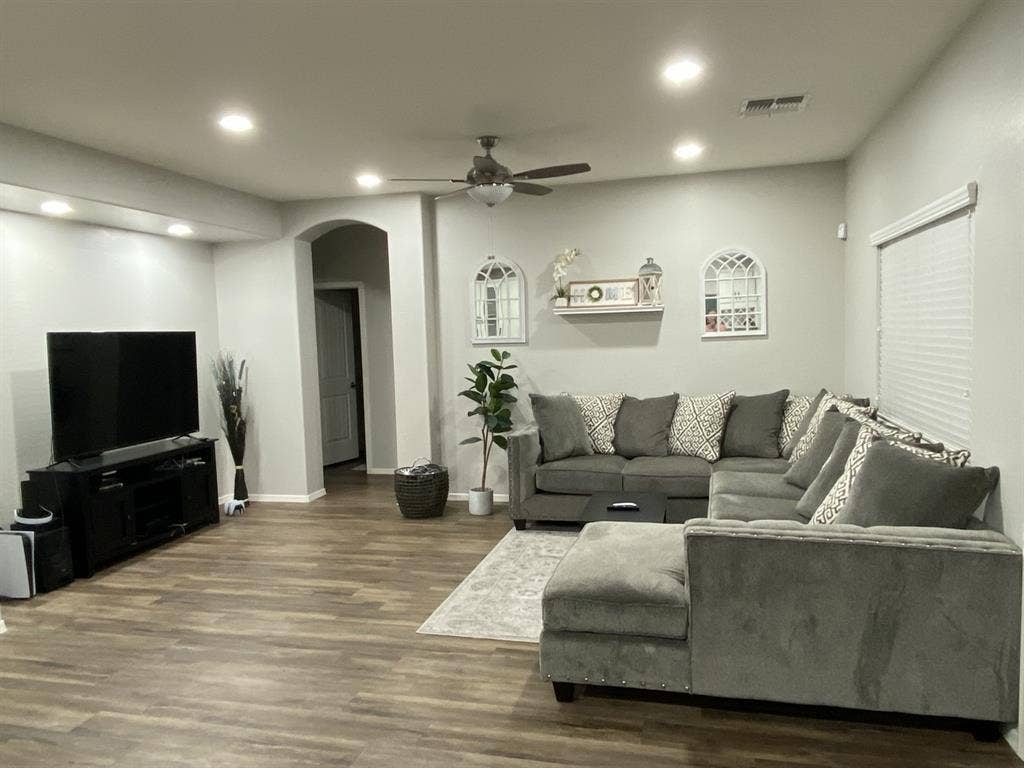 Clean Christian home Queen Creek