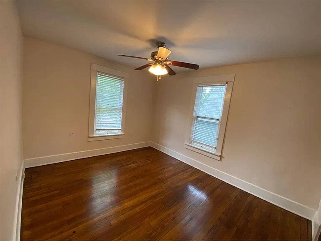 Looking for two roommates