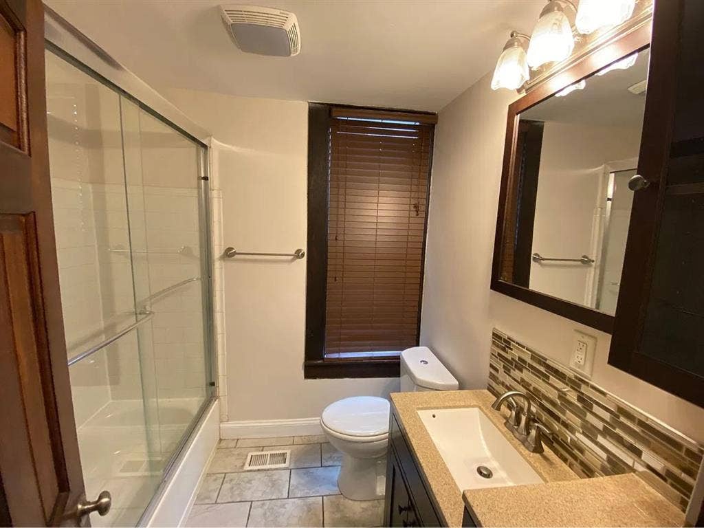 Looking for two roommates