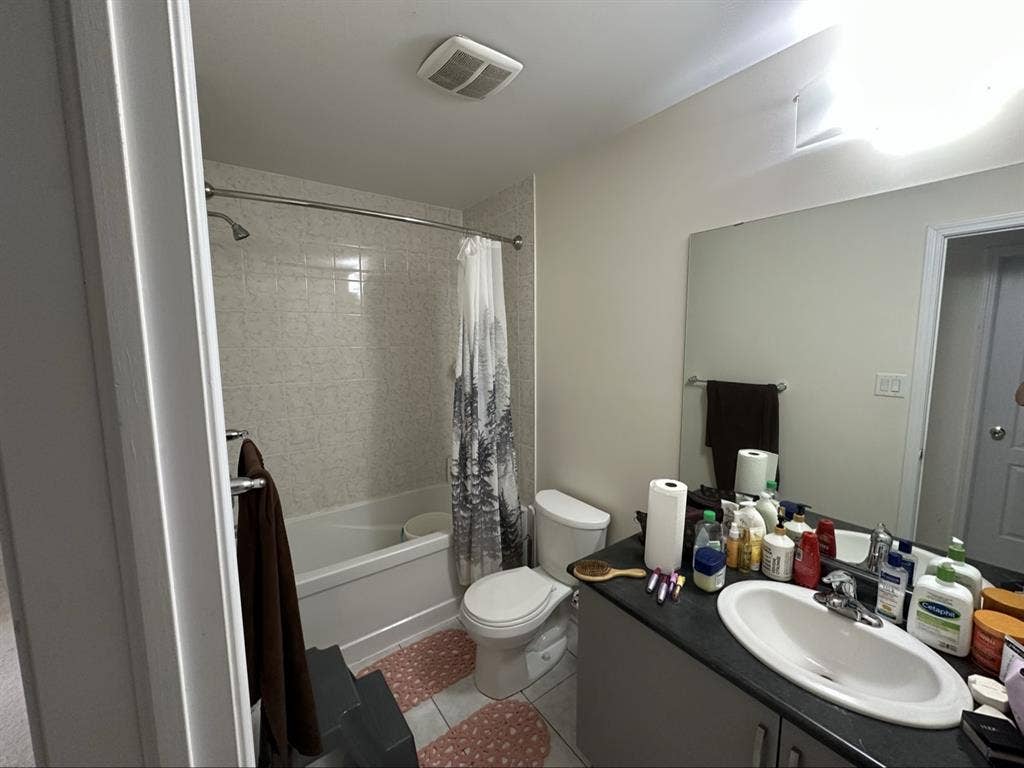Private Room for rent for a girl.
