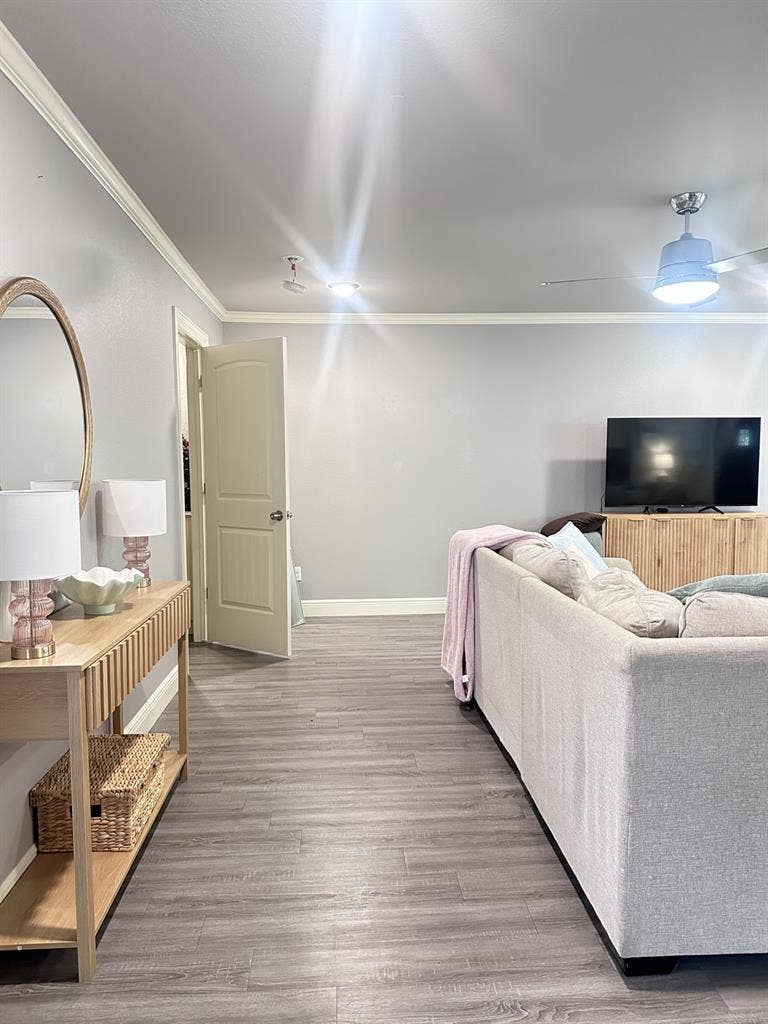 2 rooms in a 3bd 4ba townhouse!
