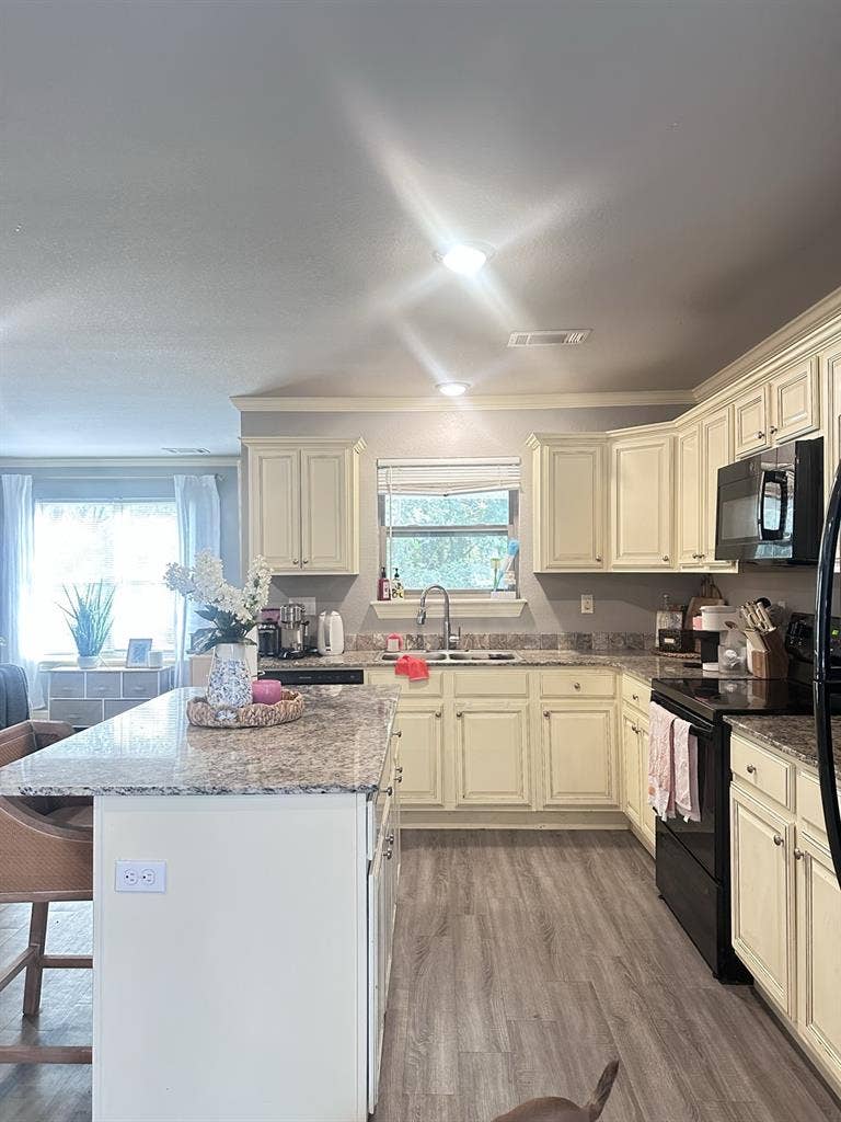 2 rooms in a 3bd 4ba townhouse!