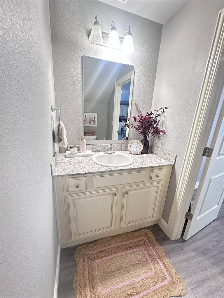 2 rooms in a 3bd 4ba townhouse!