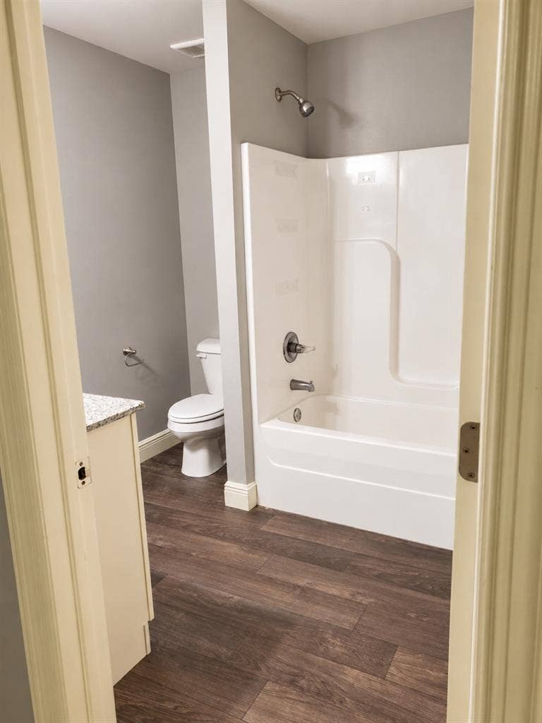 2 rooms in a 3bd 4ba townhouse!