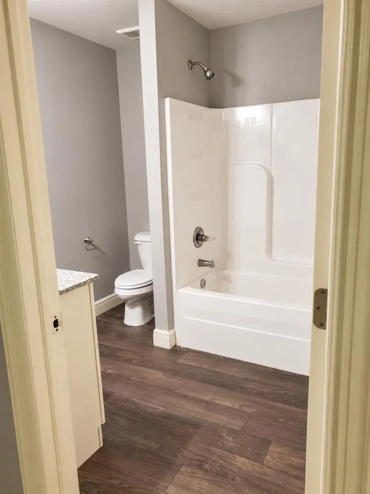 2 rooms in a 3bd 4ba townhouse!