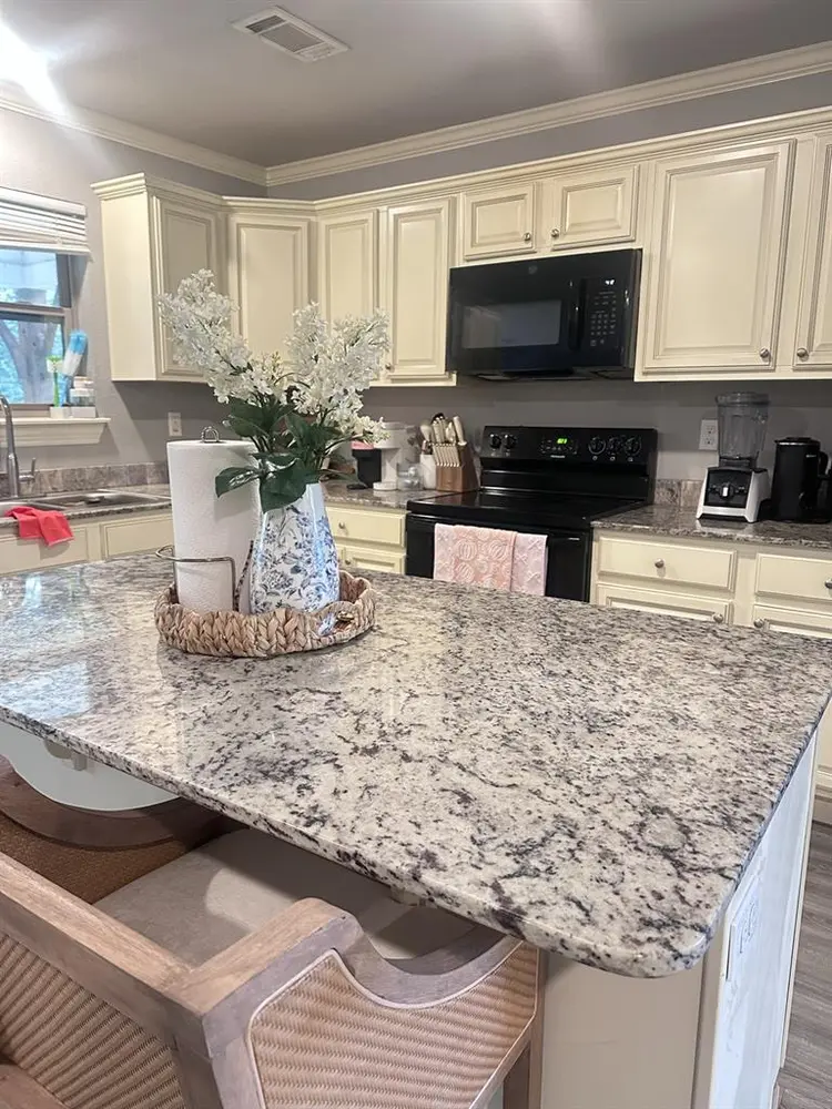 2 rooms in a 3bd 4ba townhouse!