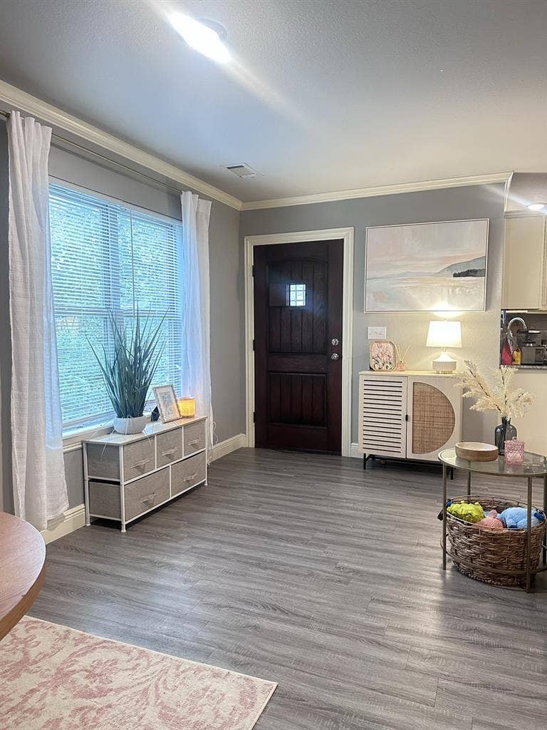 2 rooms in a 3bd 4ba townhouse!