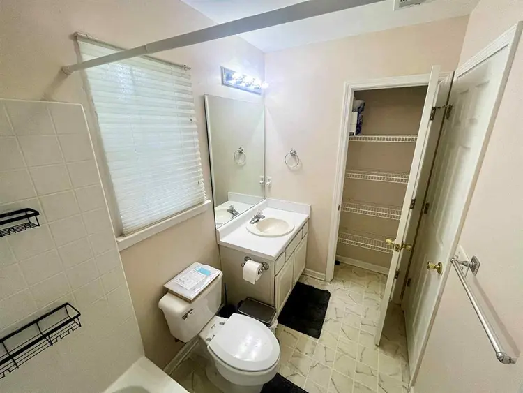 Private Room, Shared Bath – Male