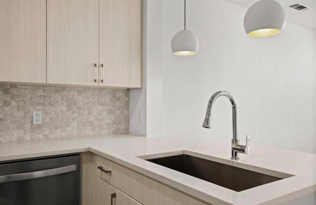 Modern 1B1B for rent