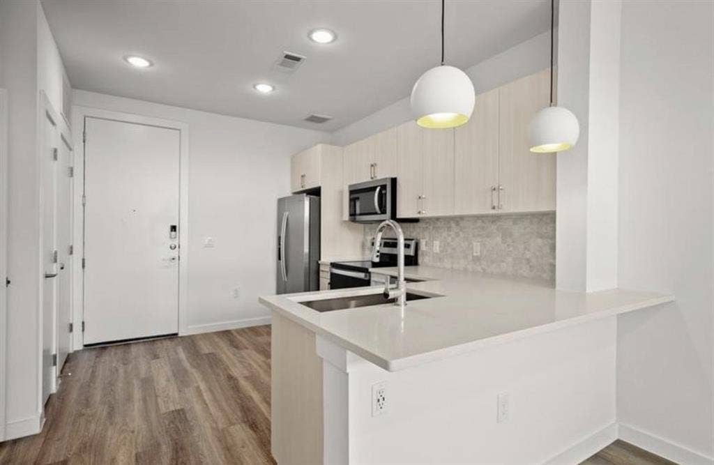 Modern 1B1B for rent