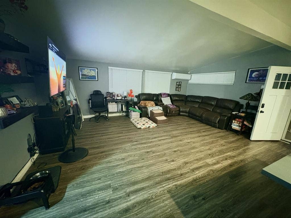 Quiet Whittier Room $1200