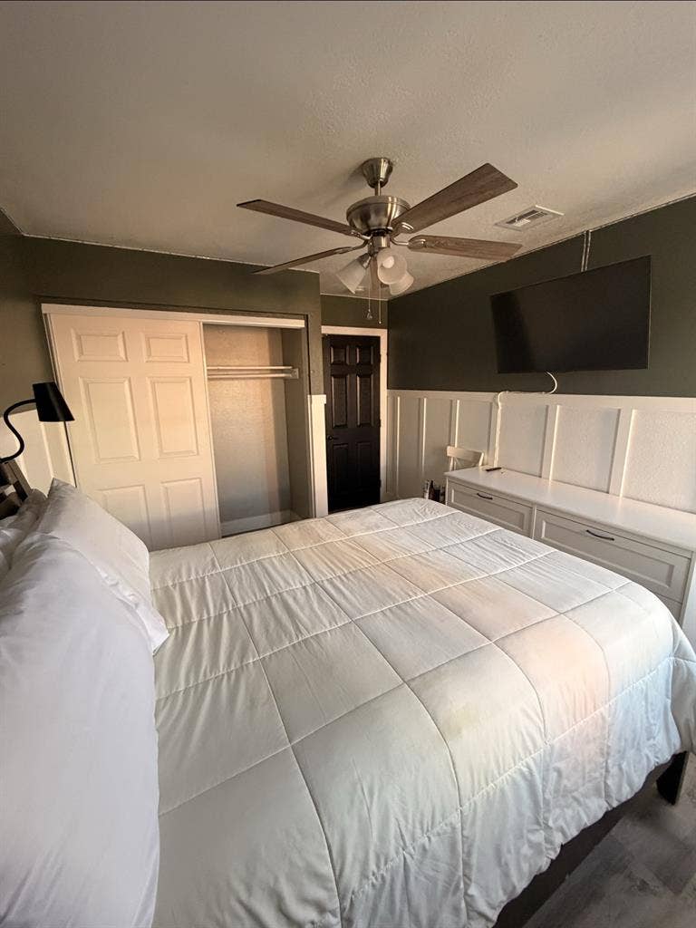 Furnished room