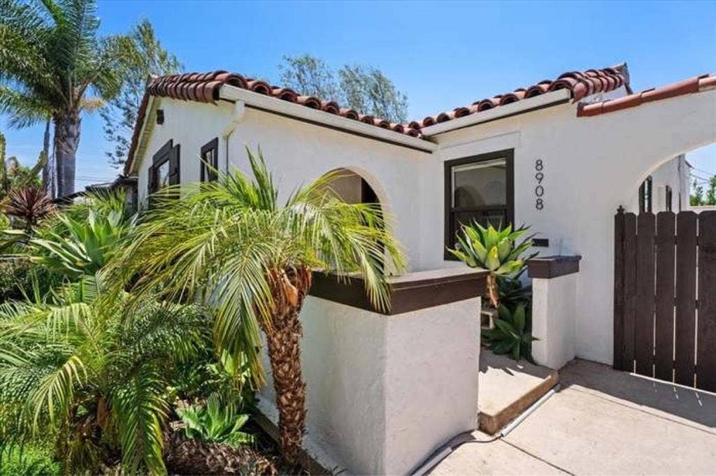 2Bedr00m Home For Rent.