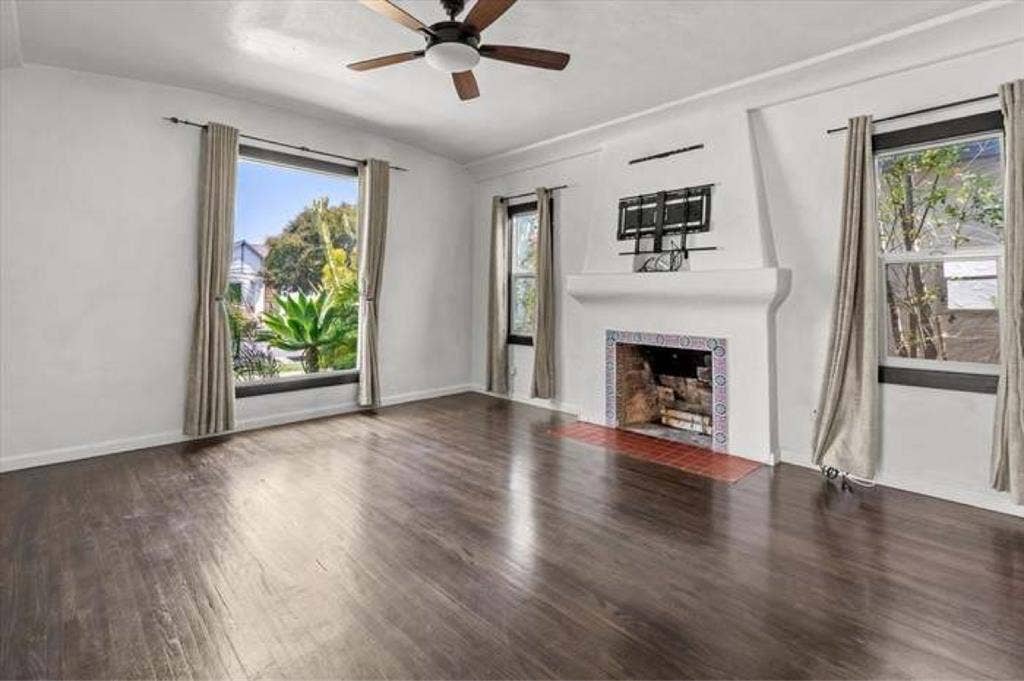 2Bedr00m Home For Rent.