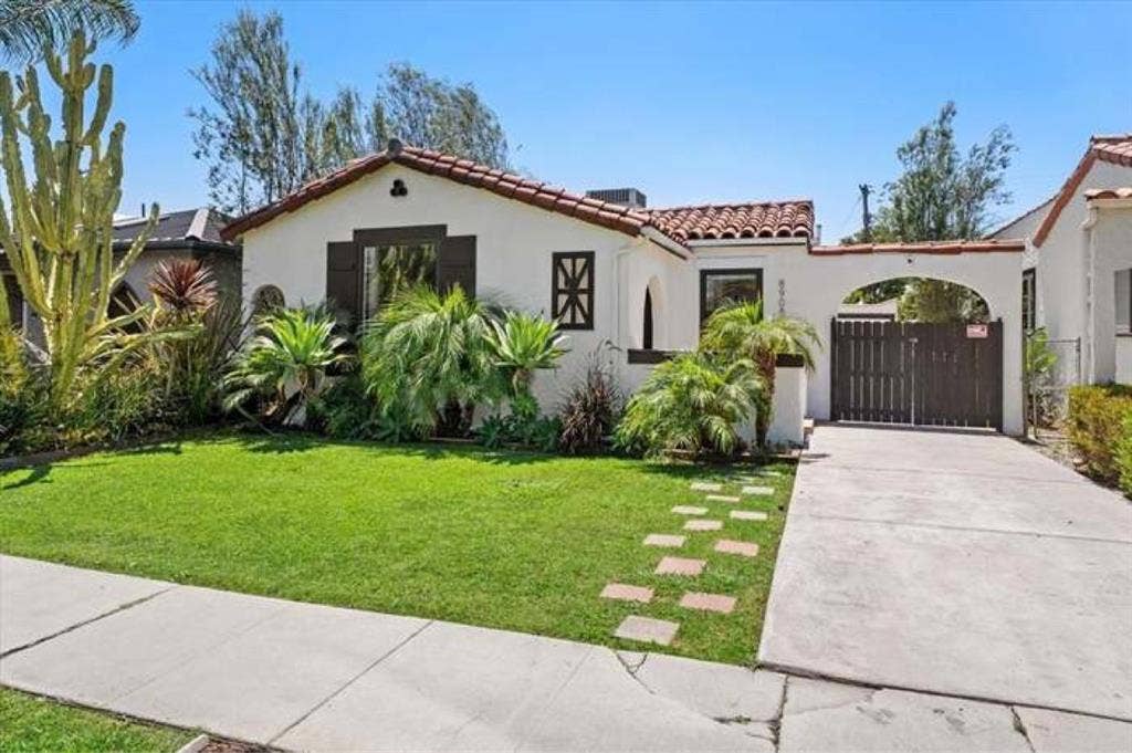 2Bedr00m Home For Rent.