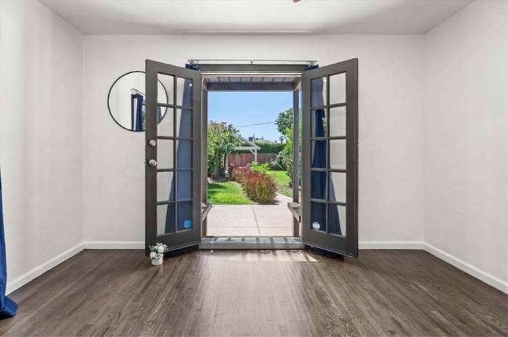 2Bedr00m Home For Rent.