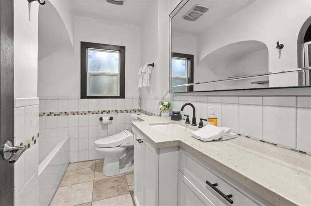 2Bedr00m Home For Rent.