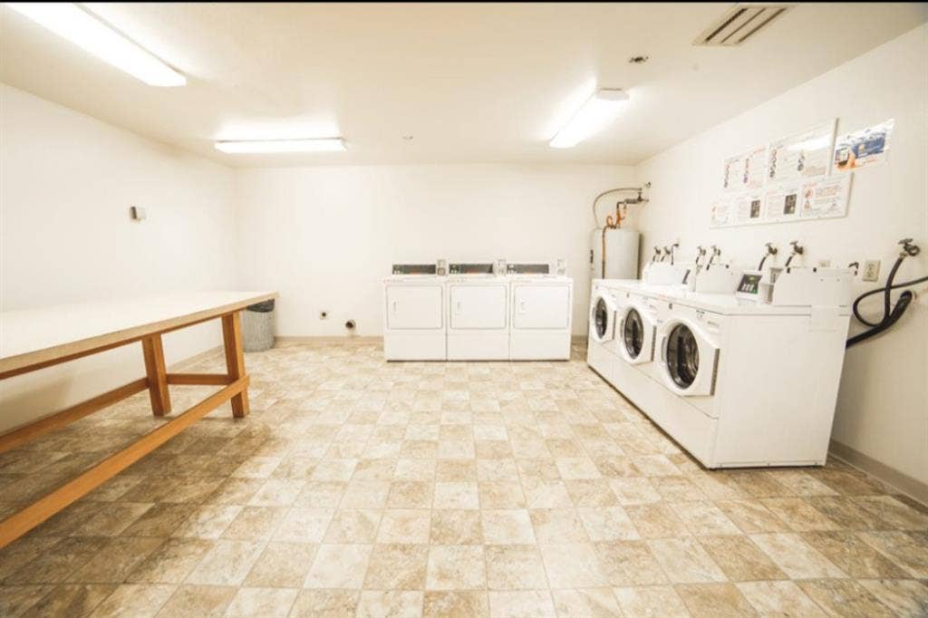 Looking for roommate