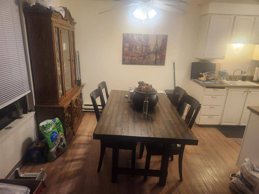 Looking for roommate