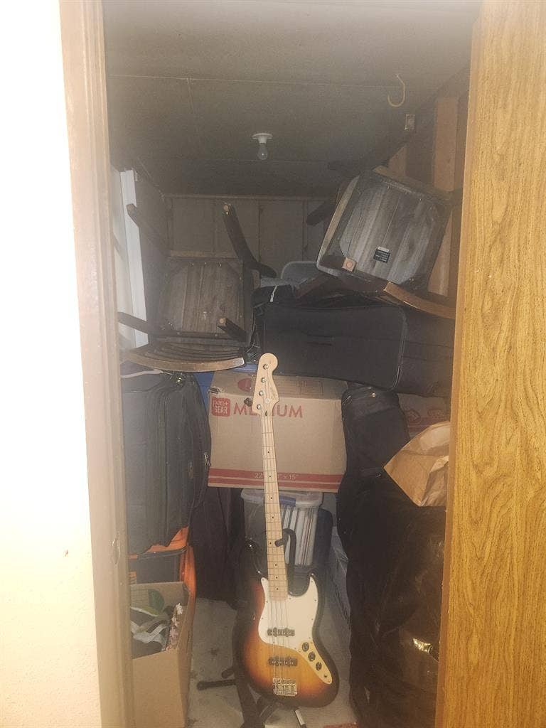 Looking for roommate
