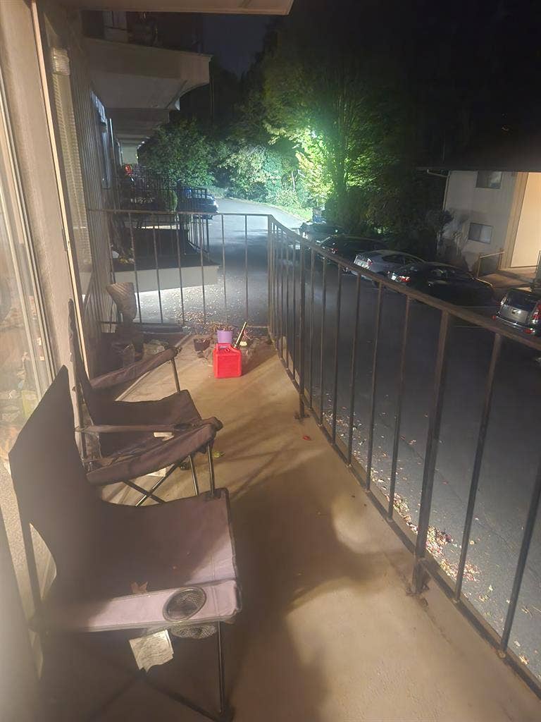 Looking for roommate