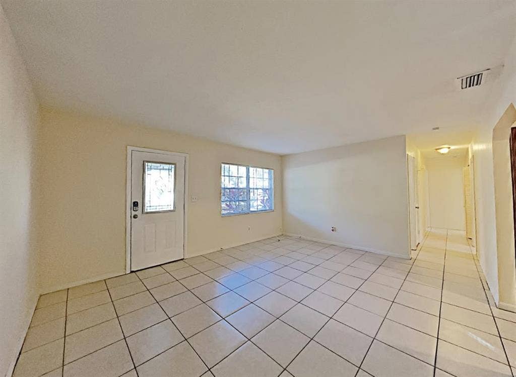 Roommates needed