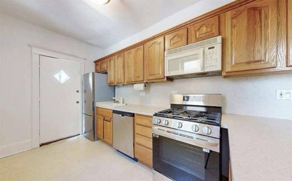 SUBLET AVAILABLE