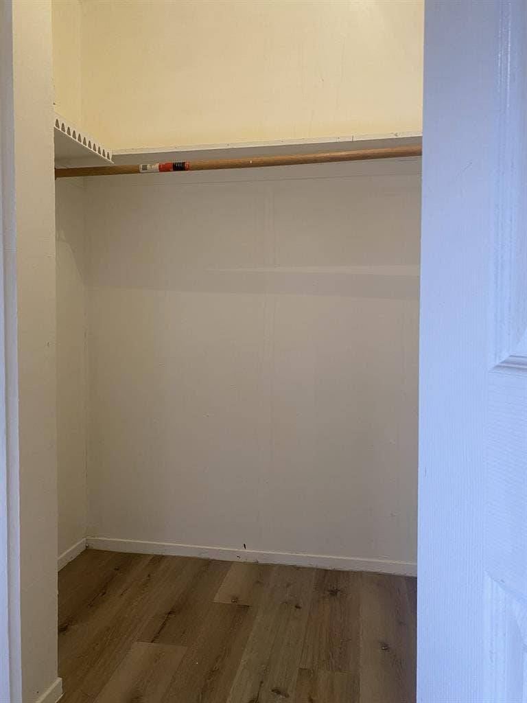 Spacious 1BR/1BA $995! Near 59N/610