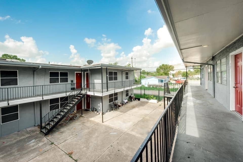 Spacious 1BR/1BA $995! Near 59N/610