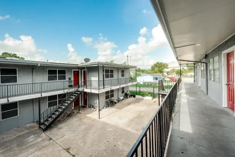 Spacious 1BR/1BA $995! Near 59N/610